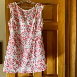 Sleeveless pink and white flowery dress
